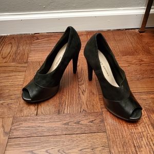 Black leather and suede peep toe pumps